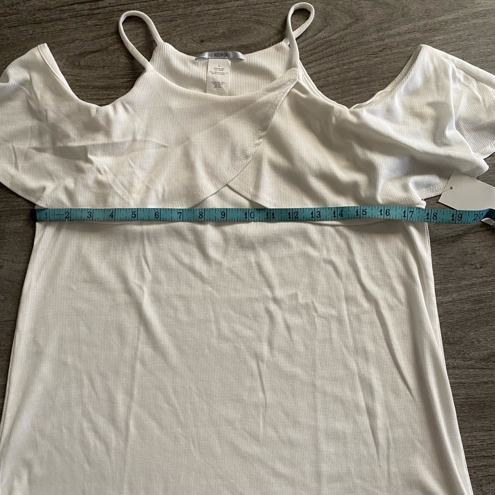 Nouvida Ribbed Cold Shoulder Top NWT - Picture 4 of 6
